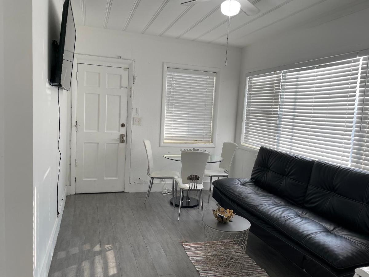 Trendy Studios In Холивуд Екстериор снимка