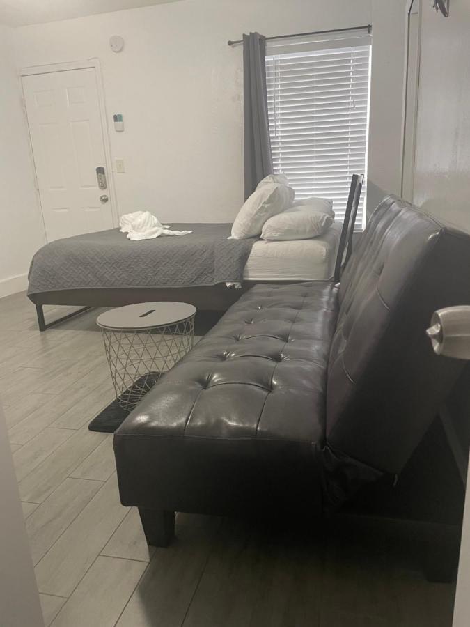 Trendy Studios In Холивуд Екстериор снимка