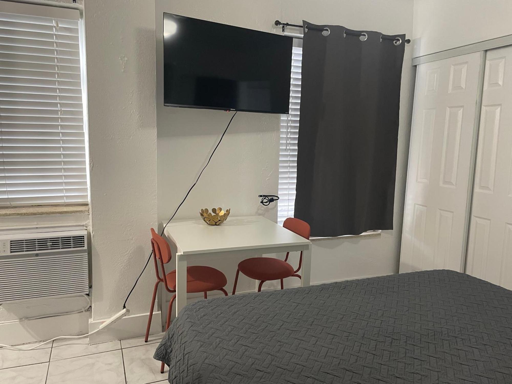 Trendy Studios In Холивуд Екстериор снимка